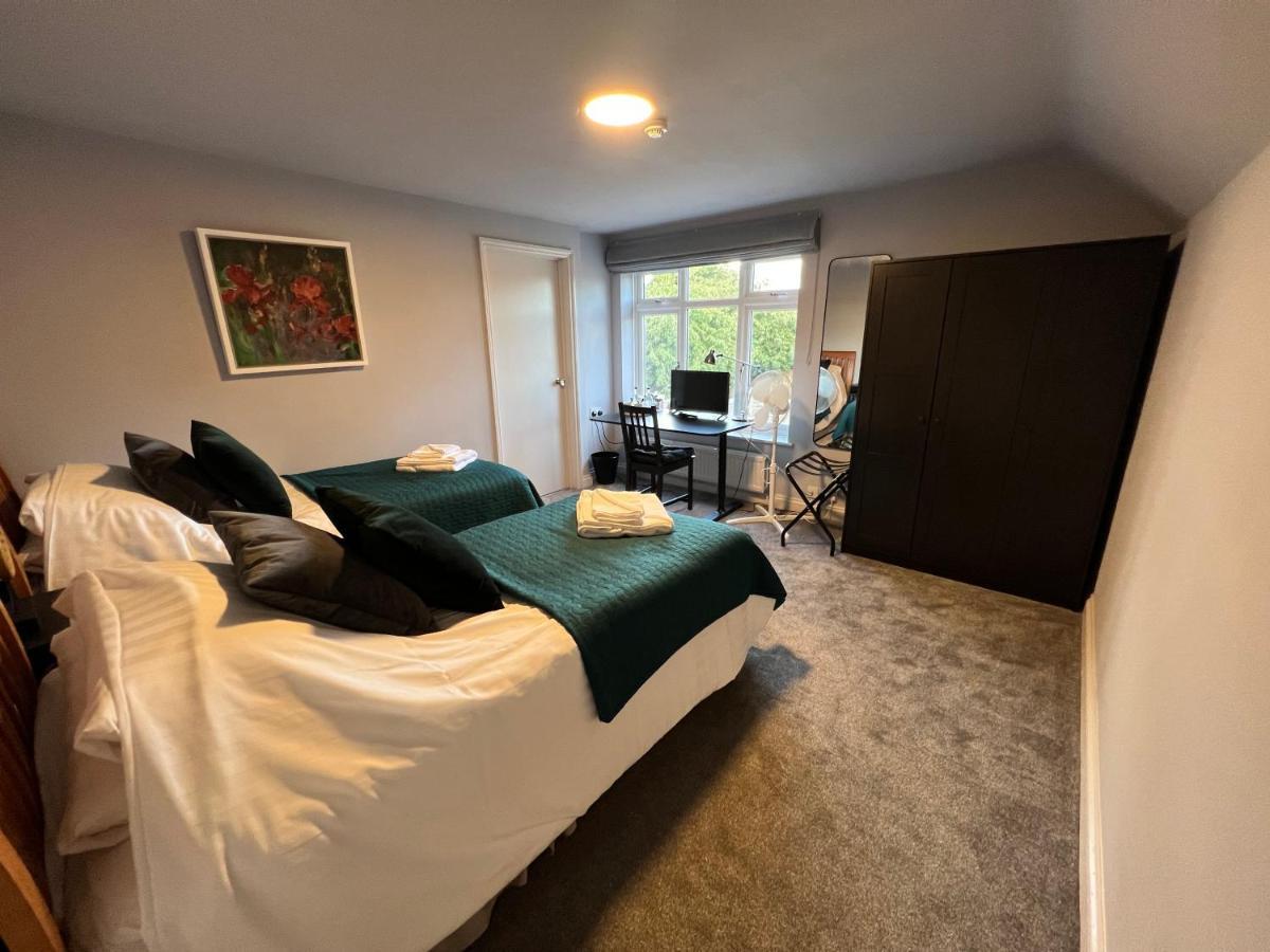 The Six Bells Hotel Beenham Bagian luar foto