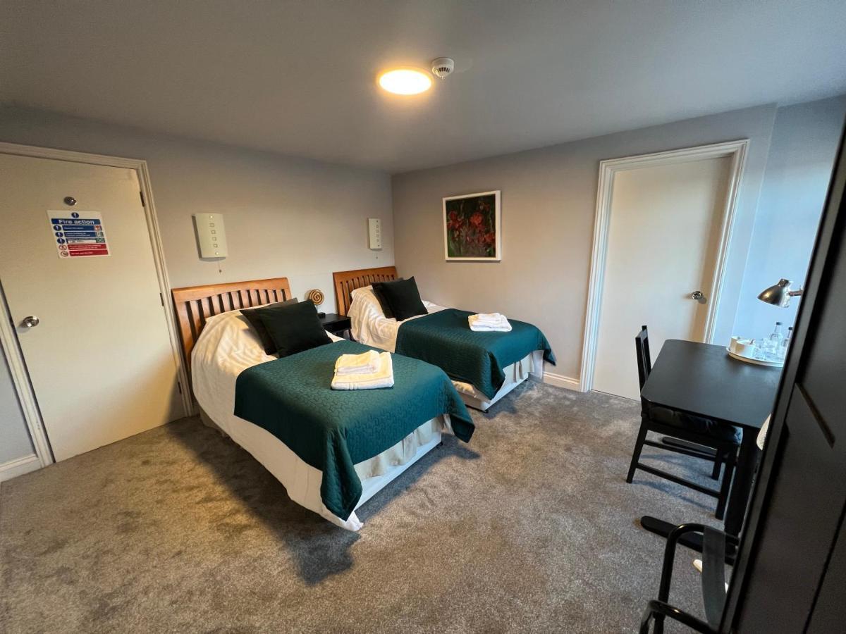 The Six Bells Hotel Beenham Bagian luar foto