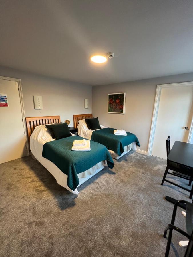 The Six Bells Hotel Beenham Bagian luar foto
