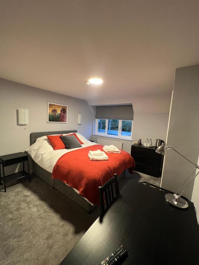The Six Bells Hotel Beenham Bagian luar foto