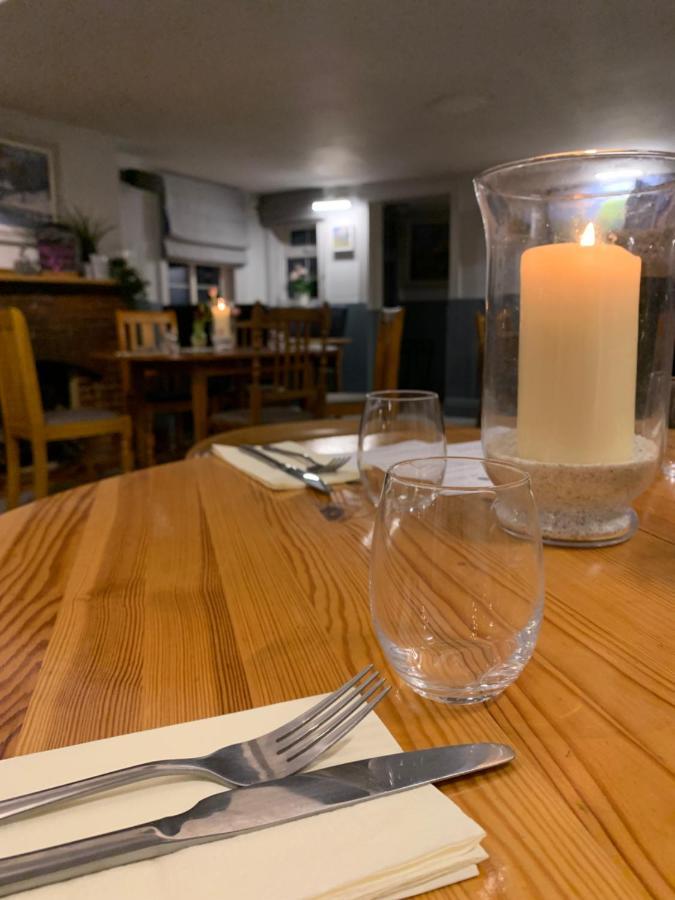 The Six Bells Hotel Beenham Bagian luar foto